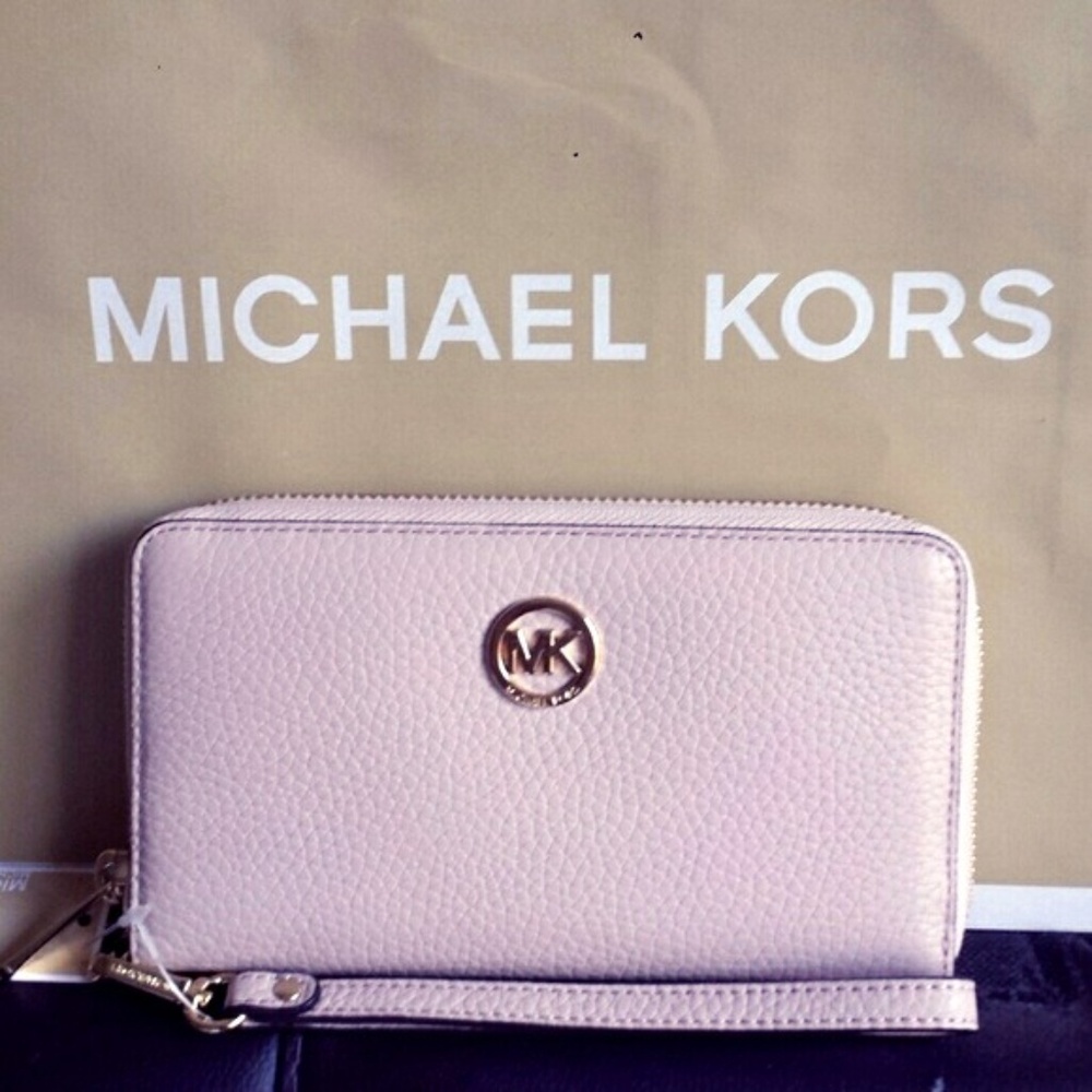 Michael Kors - NWT - Fulton Wristlet in Ballet